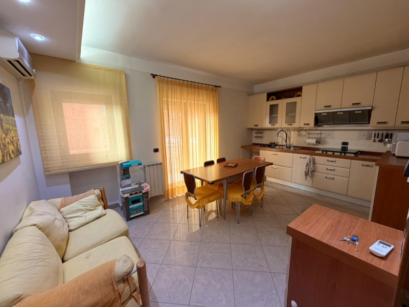 Ampio Appartamento Con Posto Auto Vico Ferruccio