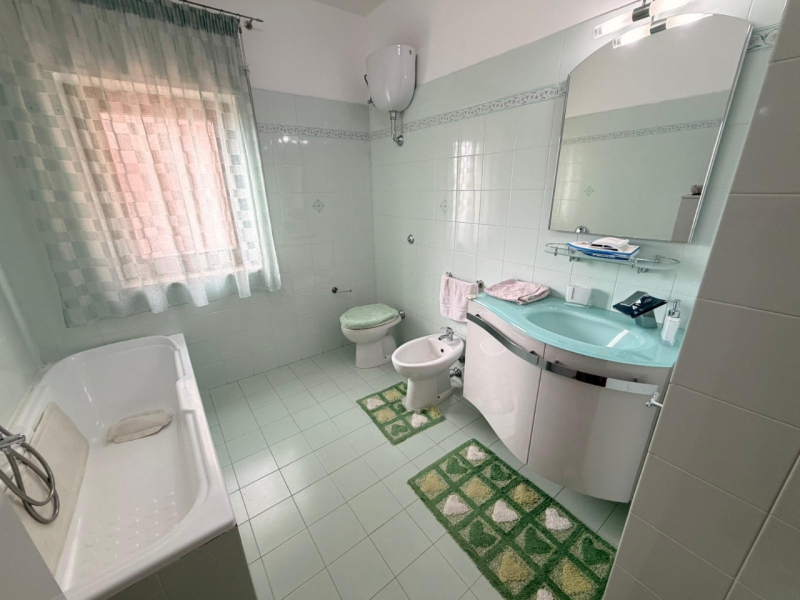 Ampio Appartamento Con Posto Auto Vico Ferruccio