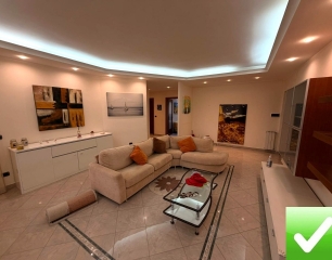 Ampio Appartamento Con Posto Auto Vico Ferruccio