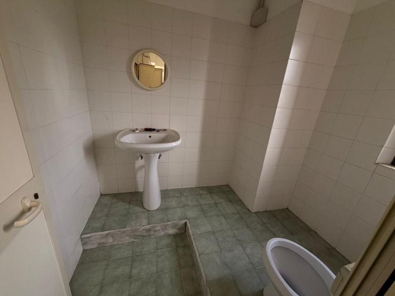 Ampio Capannone Industriale Arangea