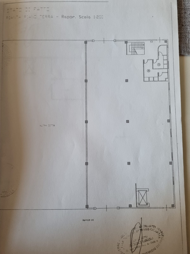 Ampio Capannone Industriale Arangea