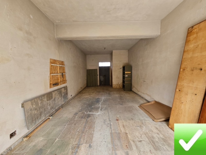 Locale Commerciale C2 Con Cortile San Gregorio