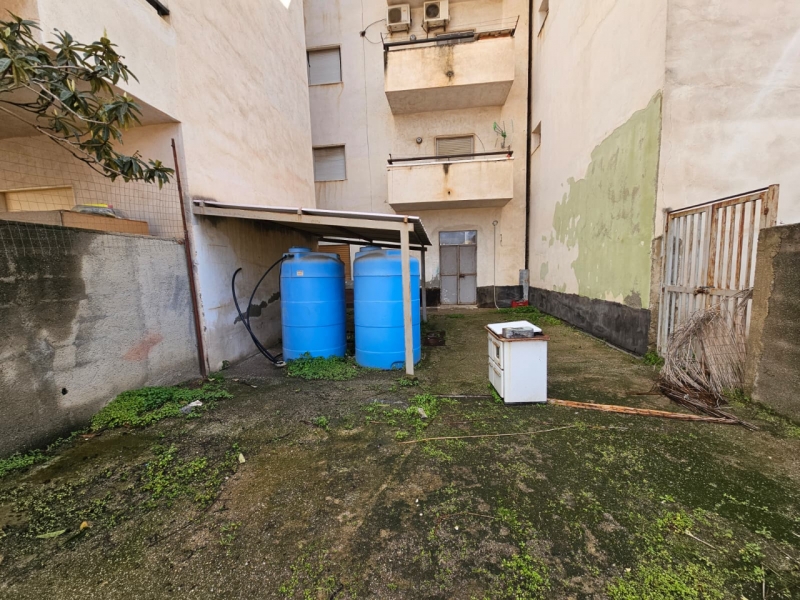 Locale Commerciale C2 Con Cortile San Gregorio