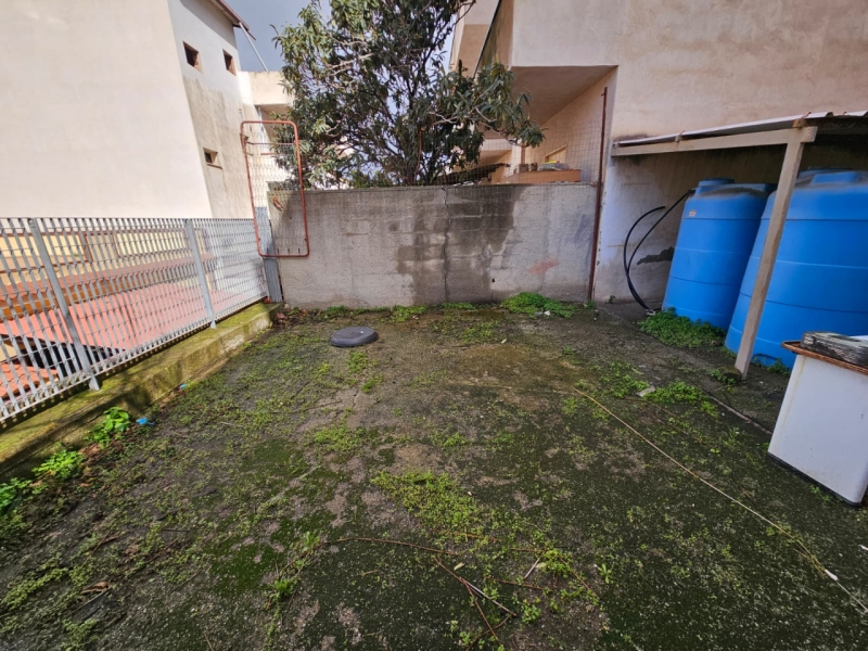 Locale Commerciale C2 Con Cortile San Gregorio
