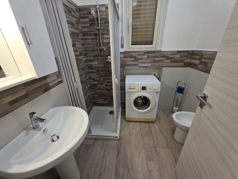 Appartamento Ristrutturato Arredato Pressi Ponte Sant'Anna