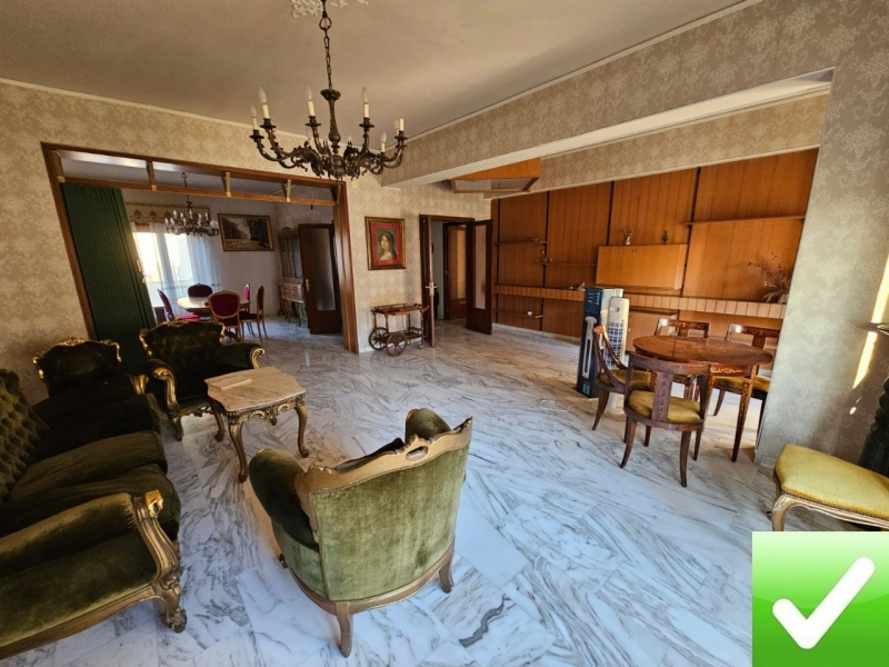 Ampio Appartamento Via Verdirame 226 Mq