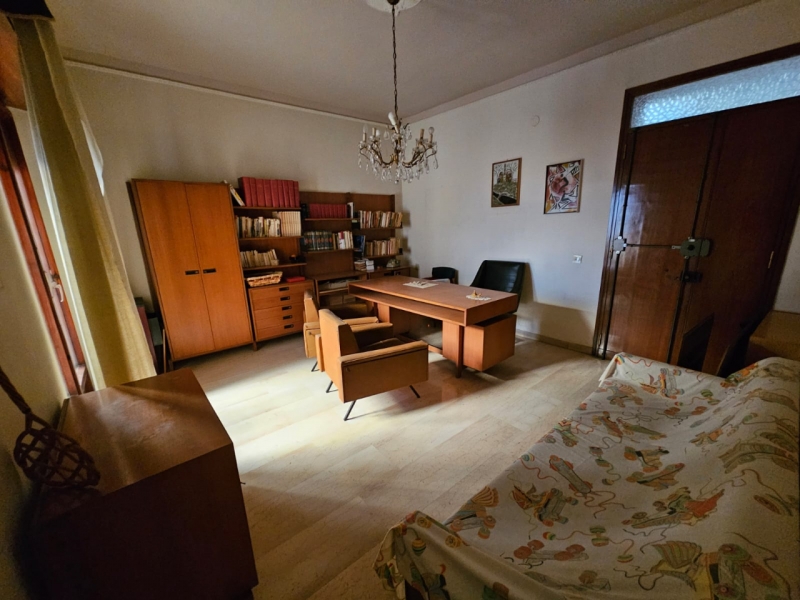 Ampio Appartamento Via Verdirame 226 Mq