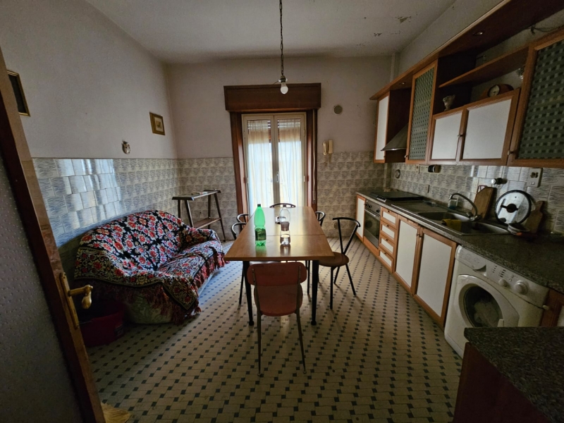 Ampio Appartamento Via Verdirame 226 Mq