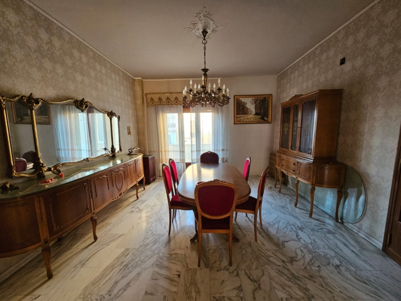 Ampio Appartamento Via Verdirame 226 Mq