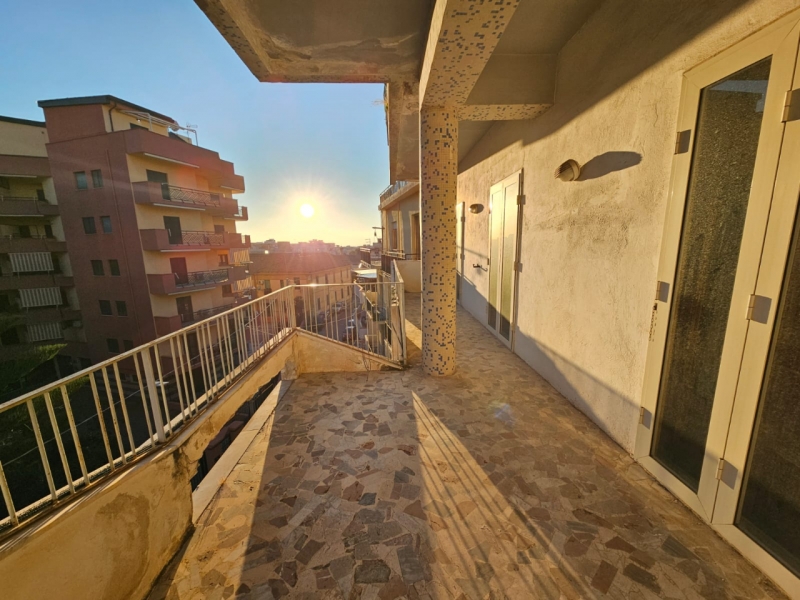 Ampio Appartamento Via Verdirame 226 Mq