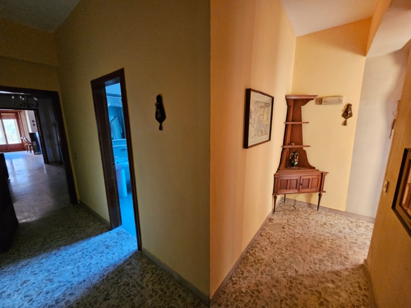 Ampio Appartamento Via Verdirame 226 Mq