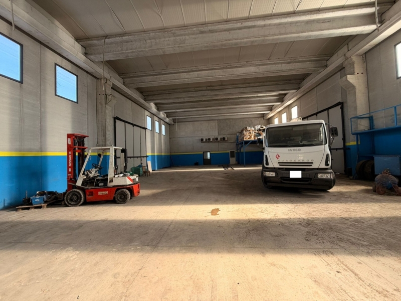 Capannone + Ufficio + Appartamento + Corte  Graffignano