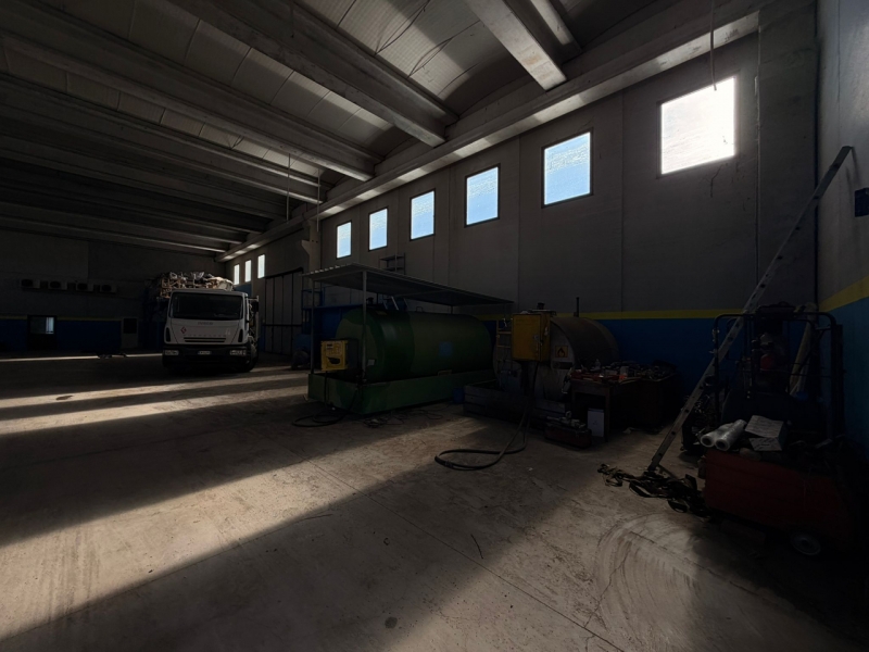 Capannone + Ufficio + Appartamento + Corte  Graffignano