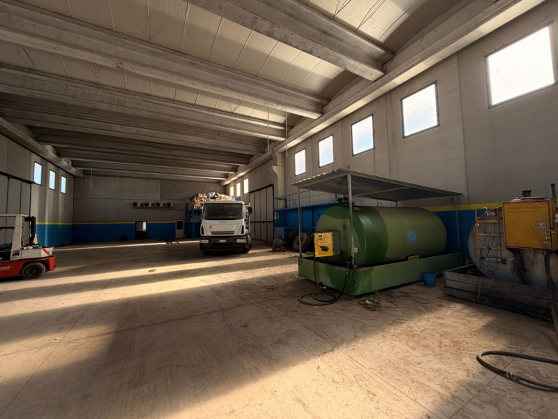 Capannone + Ufficio + Appartamento + Corte  Graffignano