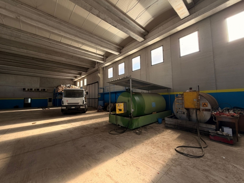 Capannone + Ufficio + Appartamento + Corte  Graffignano