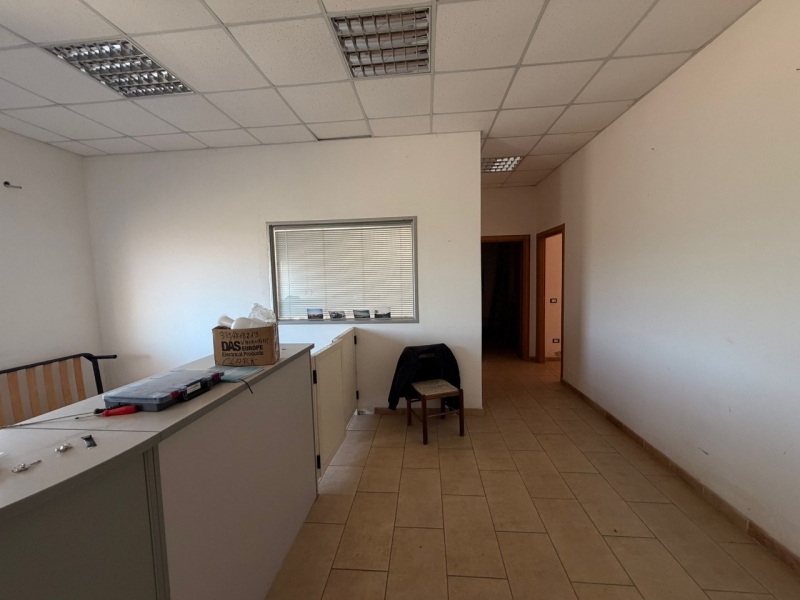 Capannone + Ufficio + Appartamento + Corte  Graffignano