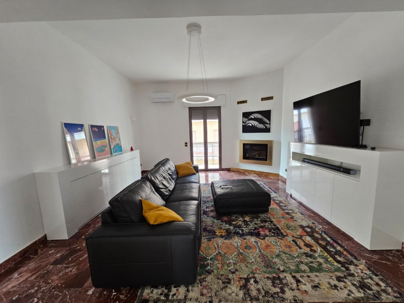 Appartamento Ristrutturato 171 Mq Design Contemporaneo + Cantina 