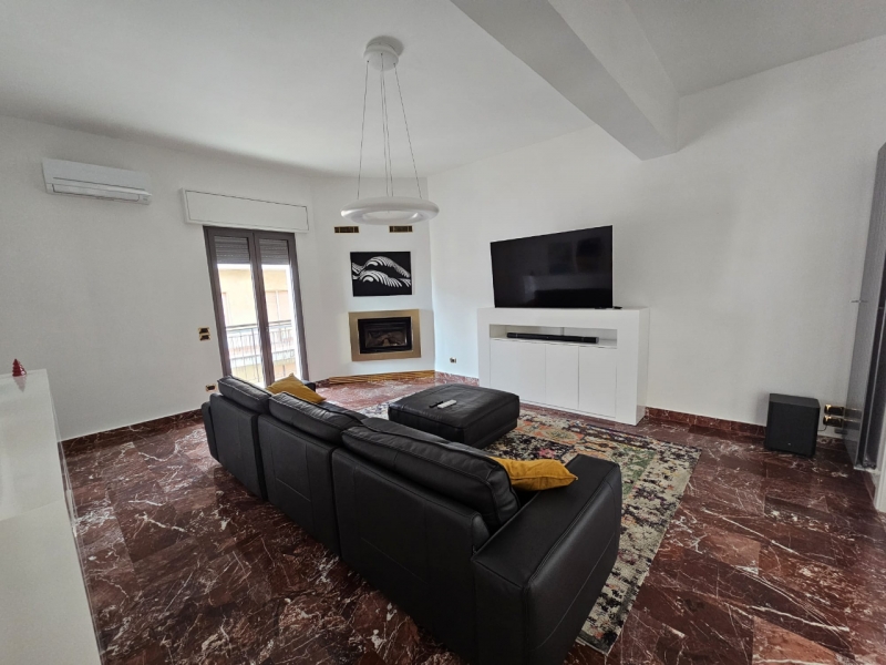 Appartamento Ristrutturato 171 Mq Design Contemporaneo + Cantina 