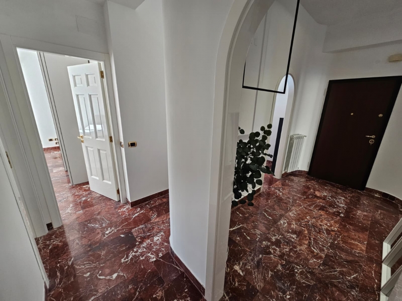 Appartamento Ristrutturato 171 Mq Design Contemporaneo + Cantina 