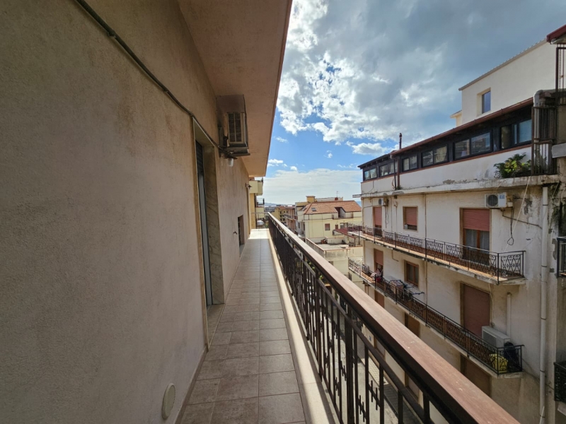 Appartamento Ristrutturato 171 Mq Design Contemporaneo + Cantina 