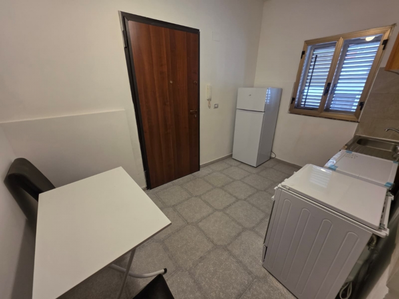 Semi Indipendente Ristrutturato Arredato Via Trabocchetto