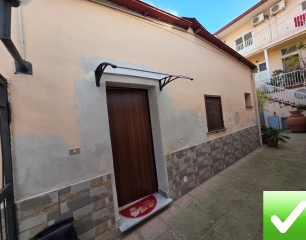 Semi Indipendente Ristrutturato Arredato Via Trabocchetto