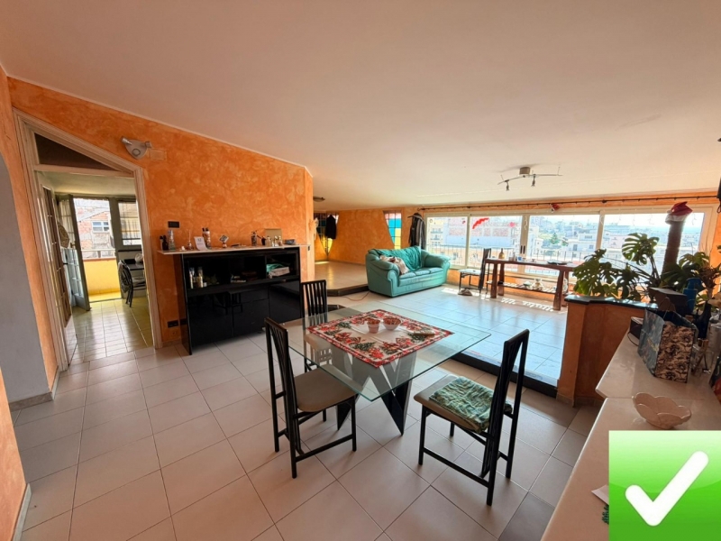 Appartamento Mansardato + Posto Auto + Cantina Via Petrillina