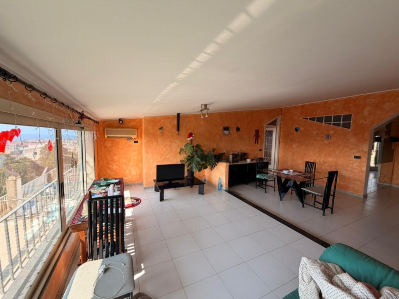 Appartamento Mansardato + Posto Auto + Cantina Via Petrillina