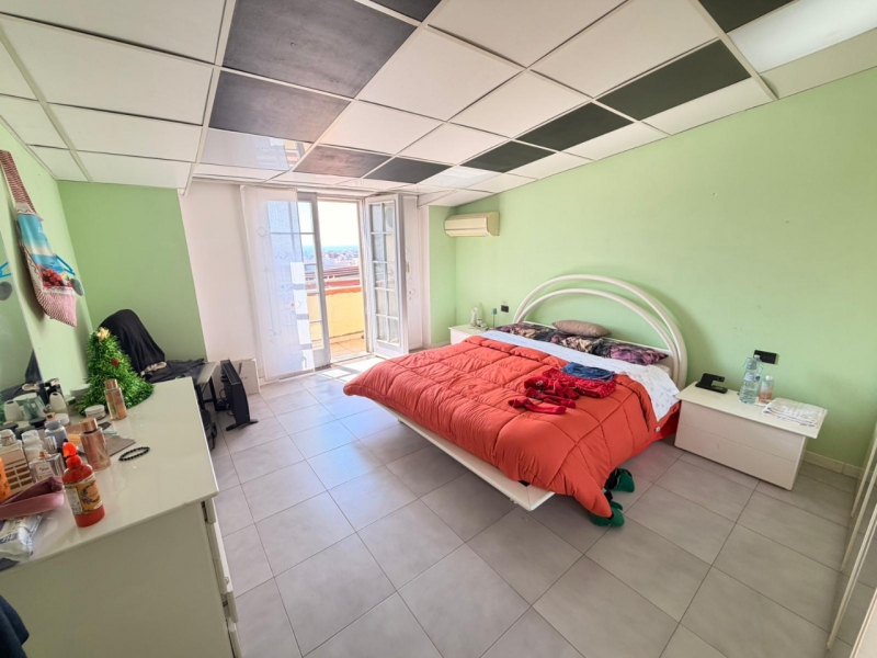 Appartamento Mansardato + Posto Auto + Cantina Via Petrillina