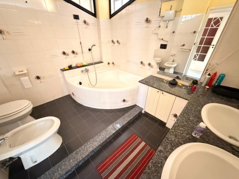 Appartamento Mansardato + Posto Auto + Cantina Via Petrillina