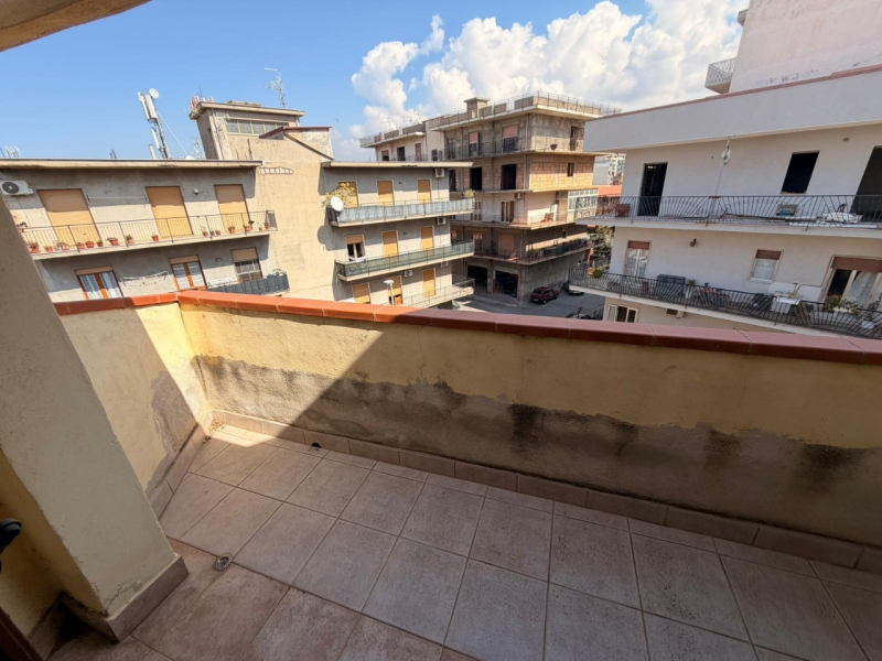 Appartamento Mansardato + Posto Auto + Cantina Via Petrillina