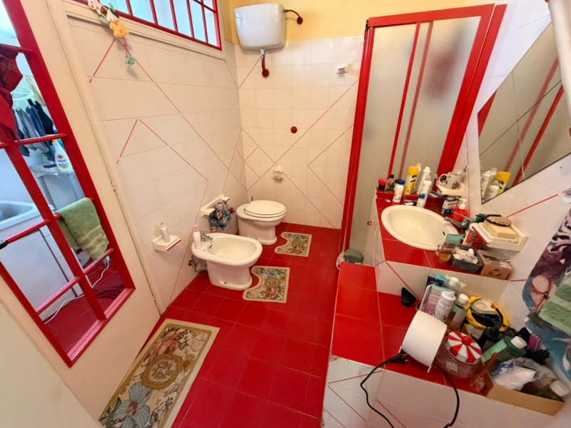 Appartamento Mansardato + Posto Auto + Cantina Via Petrillina