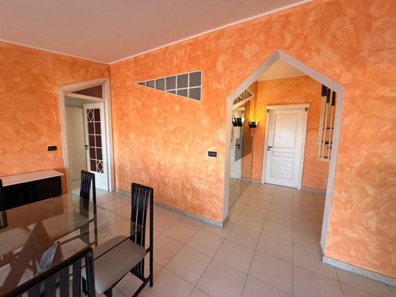 Appartamento Mansardato + Posto Auto + Cantina Via Petrillina