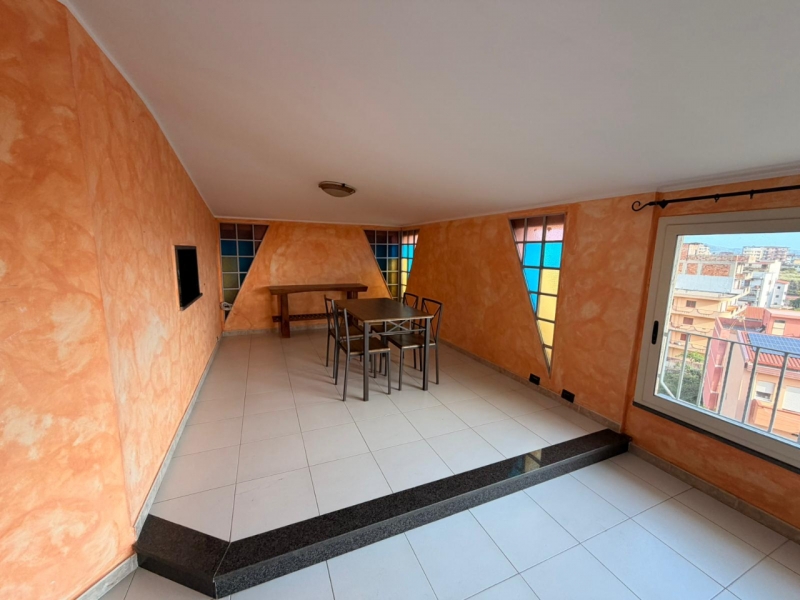 Appartamento Mansardato + Posto Auto + Cantina Via Petrillina