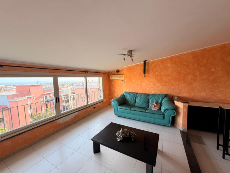 Appartamento Mansardato + Posto Auto + Cantina Via Petrillina