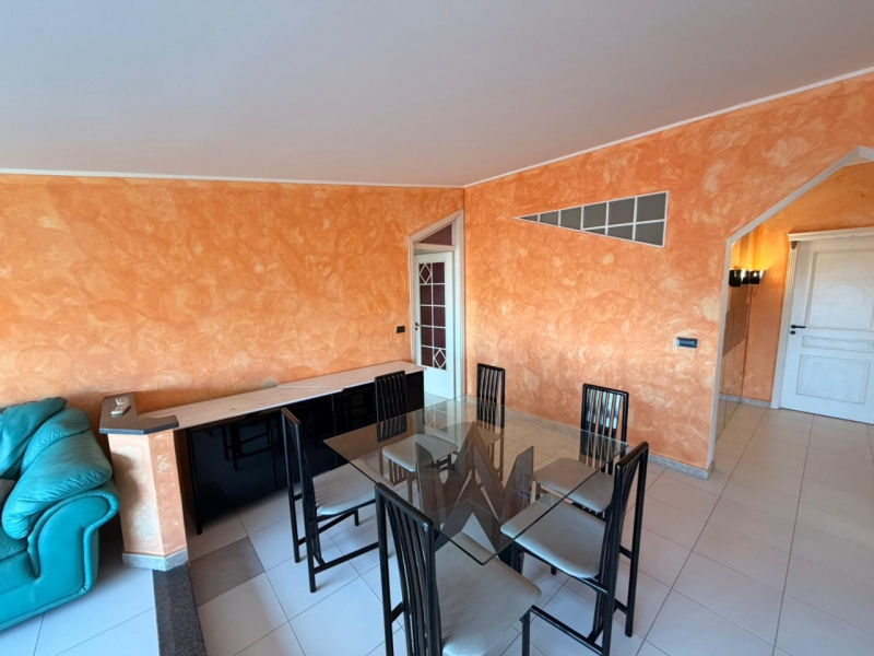 Appartamento Mansardato + Posto Auto + Cantina Via Petrillina