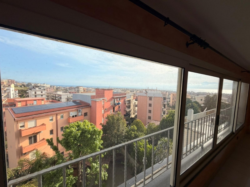Appartamento Mansardato + Posto Auto + Cantina Via Petrillina
