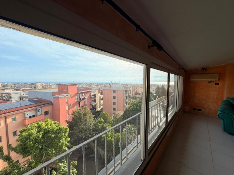 Appartamento Mansardato + Posto Auto + Cantina Via Petrillina