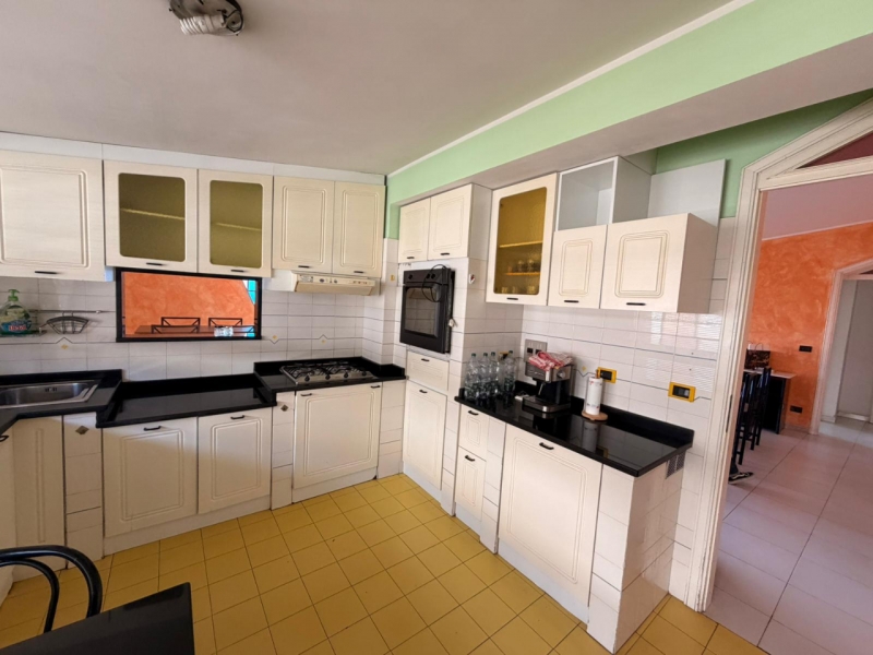 Appartamento Mansardato + Posto Auto + Cantina Via Petrillina