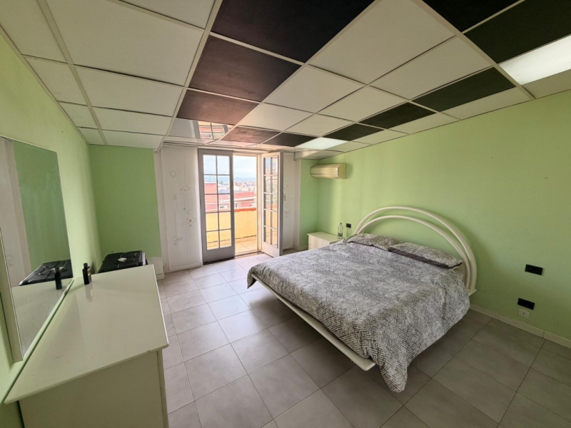 Appartamento Mansardato + Posto Auto + Cantina Via Petrillina