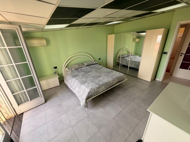 Appartamento Mansardato + Posto Auto + Cantina Via Petrillina
