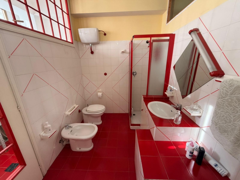 Appartamento Mansardato + Posto Auto + Cantina Via Petrillina