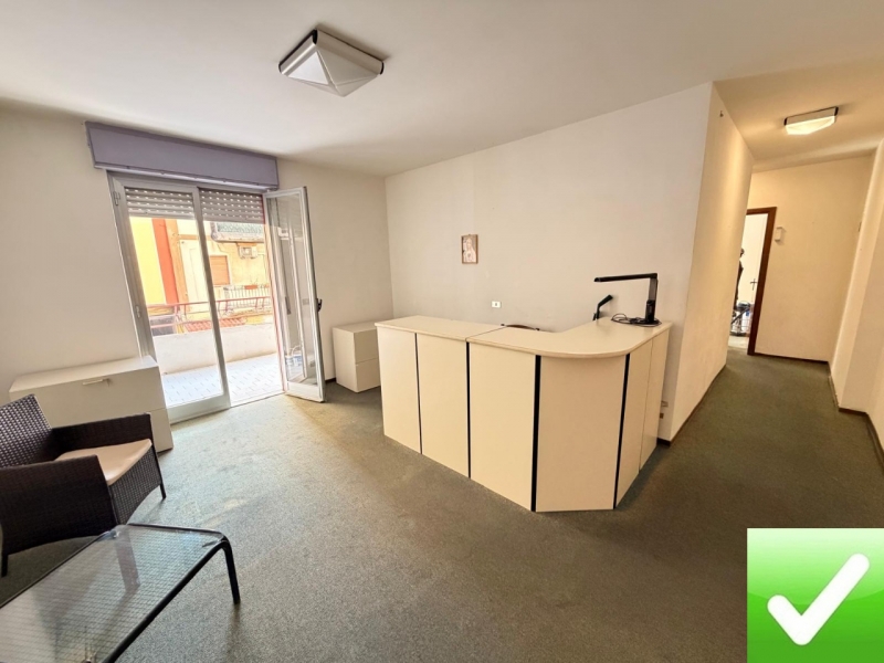 Ufficio Con Posto Auto Viale Calabria 65 Mq