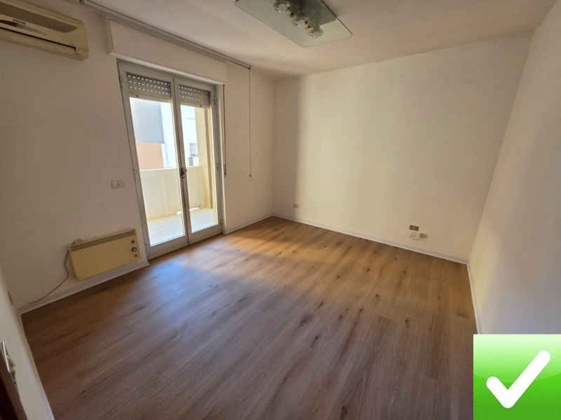Ufficio Con Posto Auto Viale Calabria 65 Mq