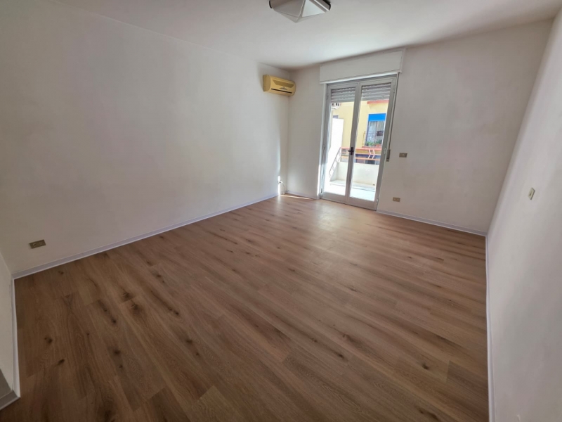 Ufficio Con Posto Auto Viale Calabria 65 Mq