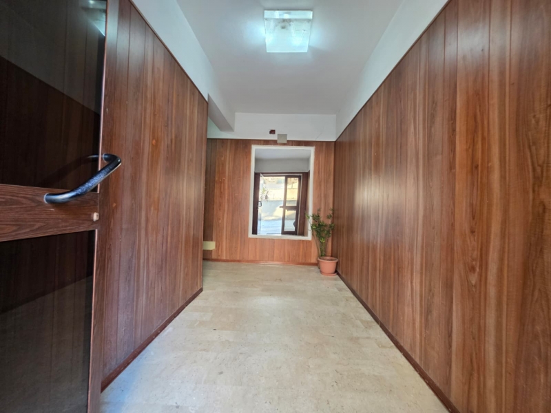 Ufficio Con Posto Auto Viale Calabria 65 Mq