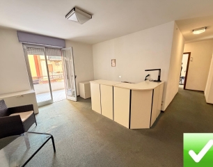 Ufficio Con Posto Auto Viale Calabria 65 Mq