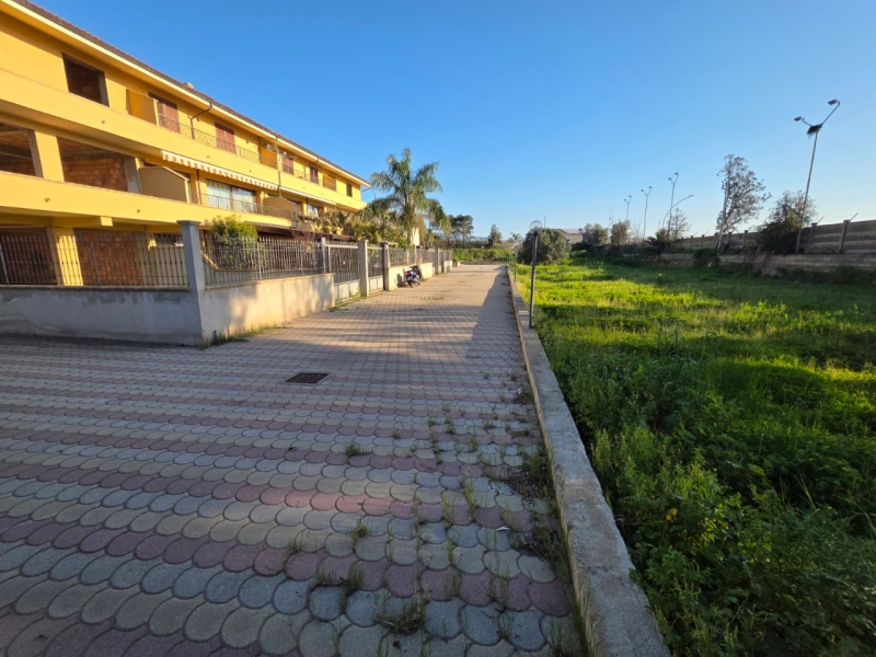 Villa Di Recente Costruzione Da Rifinire + Garage + Giardino Sbarre Inferiori