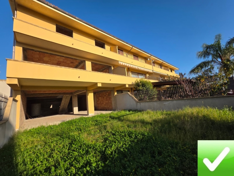 Villa Di Recente Costruzione Da Rifinire + Garage + Giardino Sbarre Inferiori