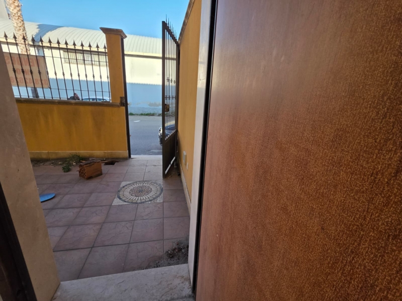 Villa Di Recente Costruzione Da Rifinire + Garage + Giardino Sbarre Inferiori